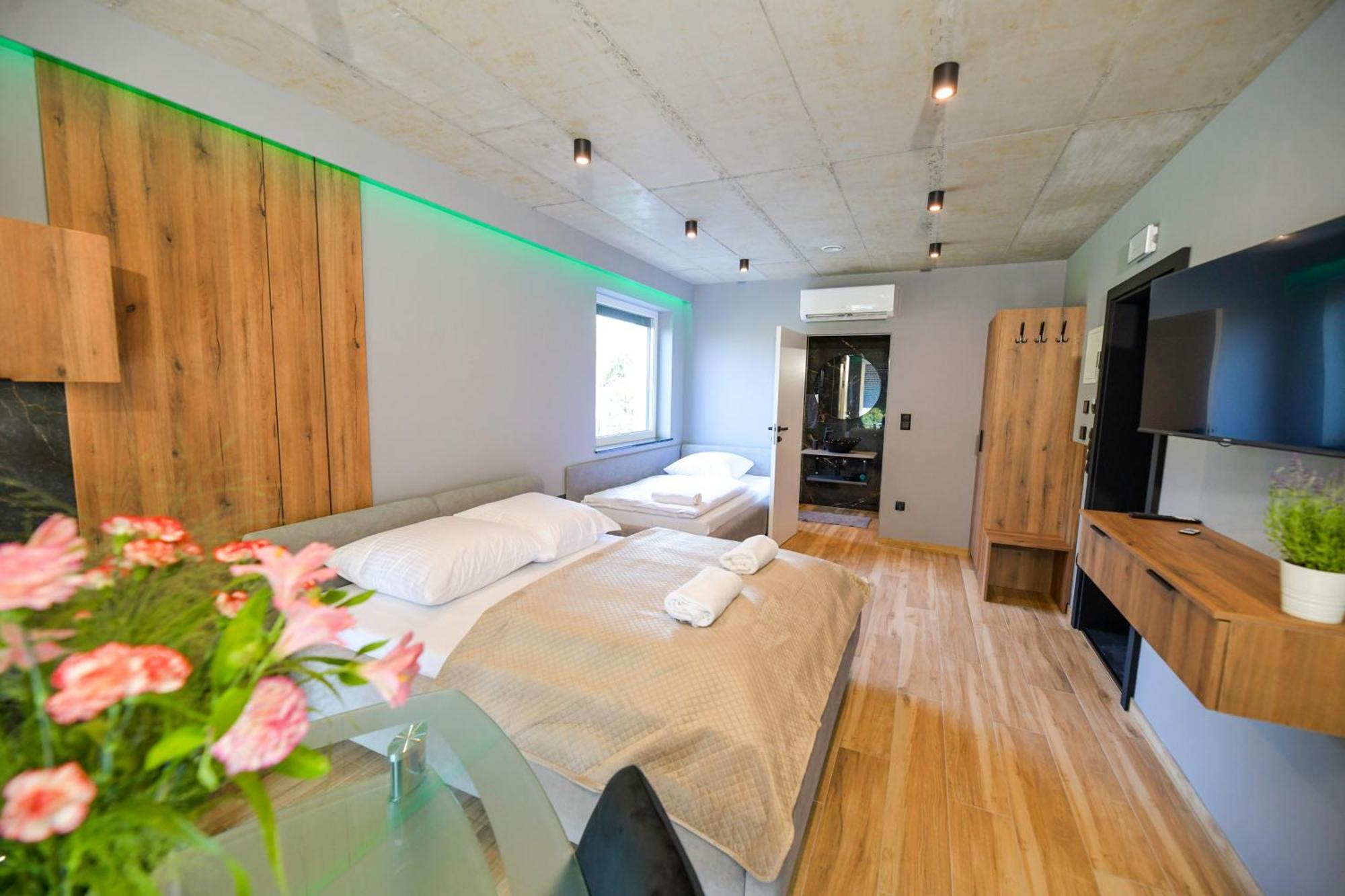 Sloneczne Wzgorze Zator Apartment Ngoại thất bức ảnh