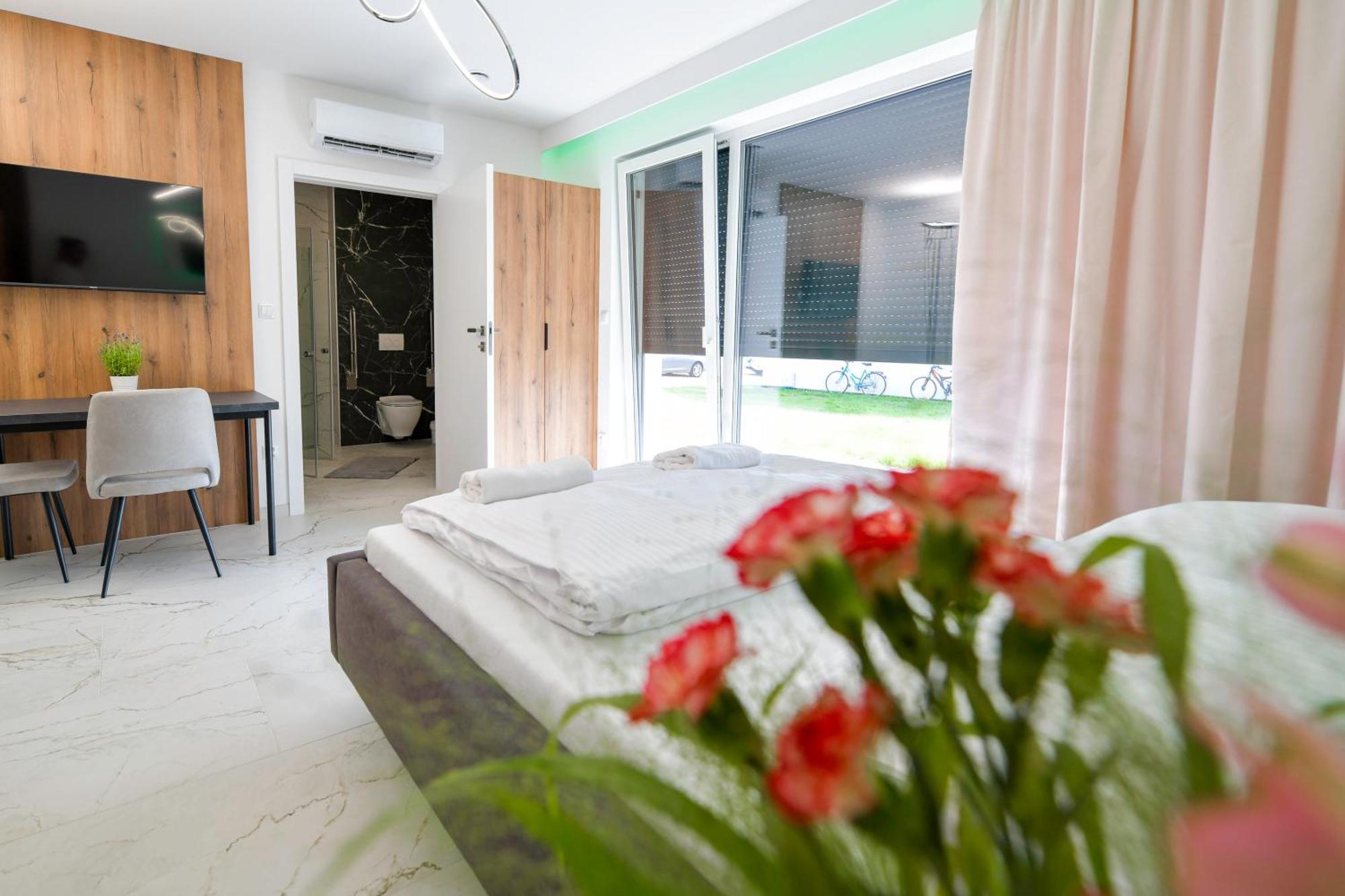 Sloneczne Wzgorze Zator Apartment Ngoại thất bức ảnh