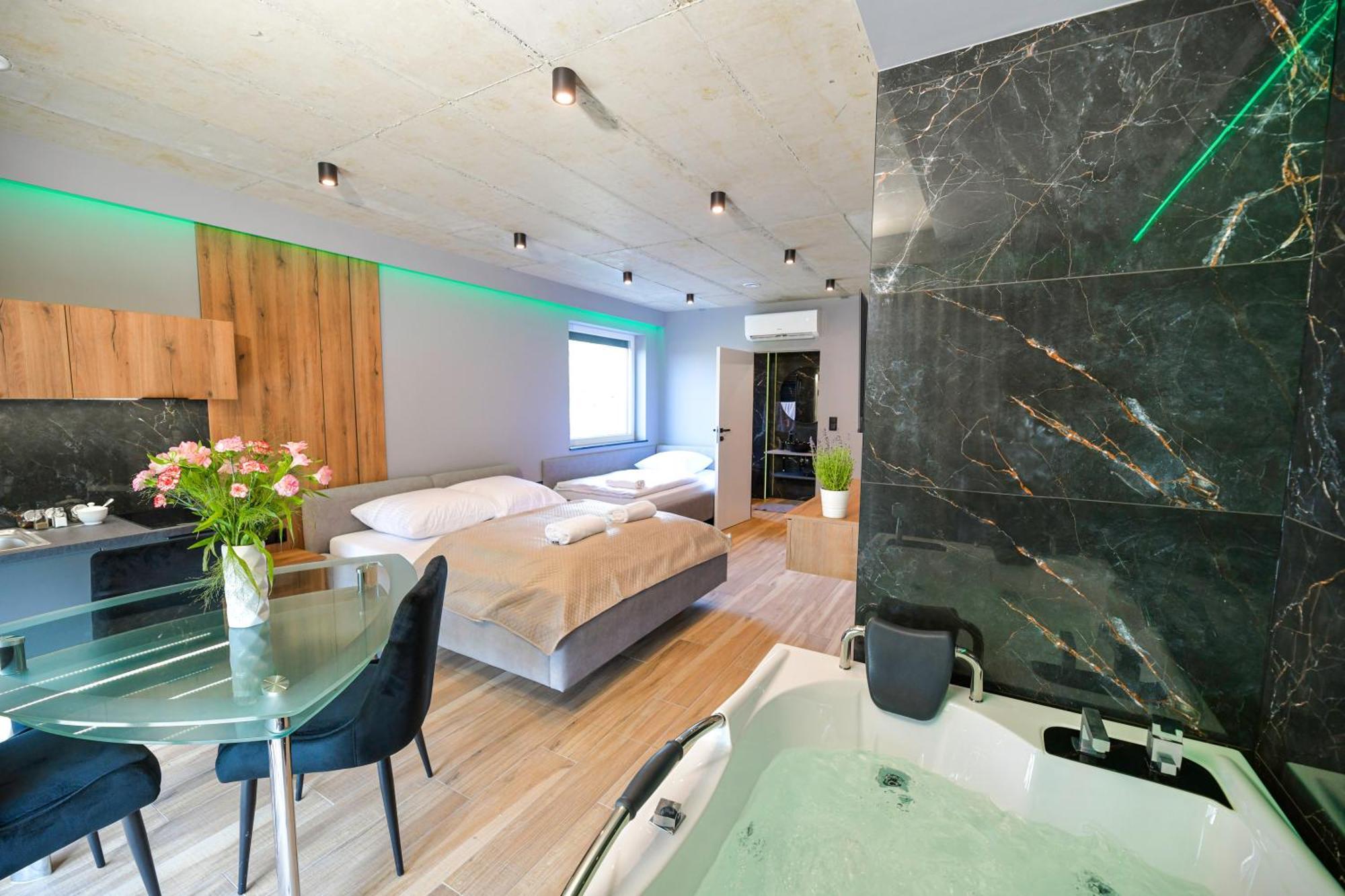 Sloneczne Wzgorze Zator Apartment Ngoại thất bức ảnh