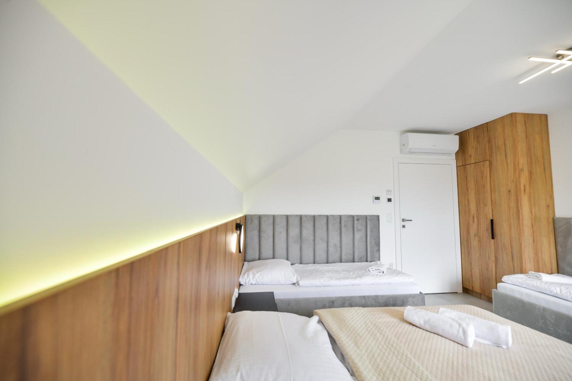 Sloneczne Wzgorze Zator Apartment Ngoại thất bức ảnh