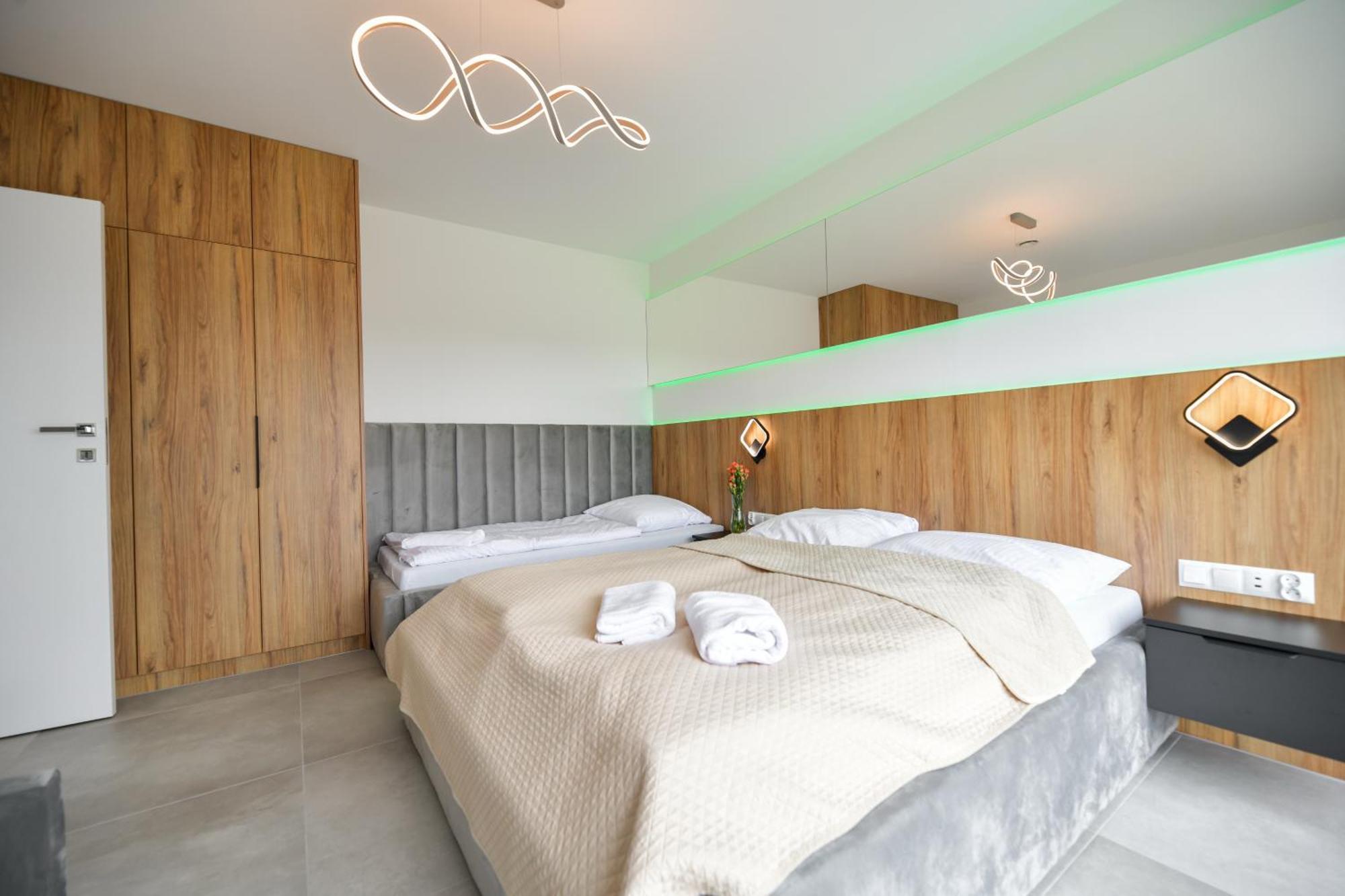 Sloneczne Wzgorze Zator Apartment Ngoại thất bức ảnh