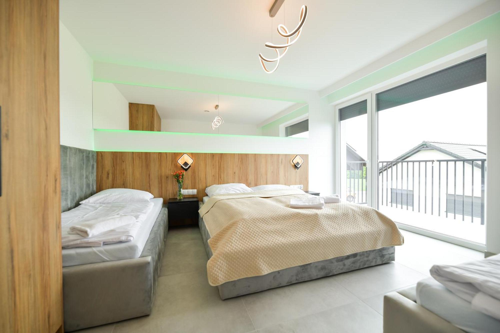 Sloneczne Wzgorze Zator Apartment Ngoại thất bức ảnh