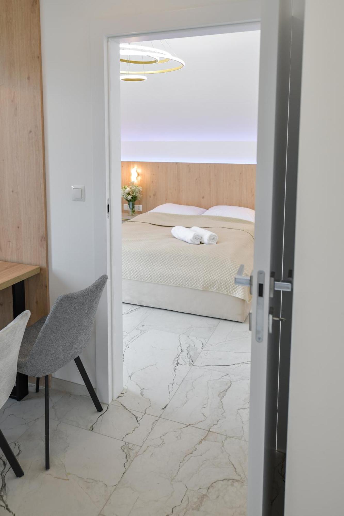Sloneczne Wzgorze Zator Apartment Ngoại thất bức ảnh